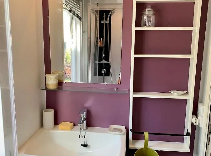 Деревянный коттедж Le Clos Du Bonheur Ле-Праде