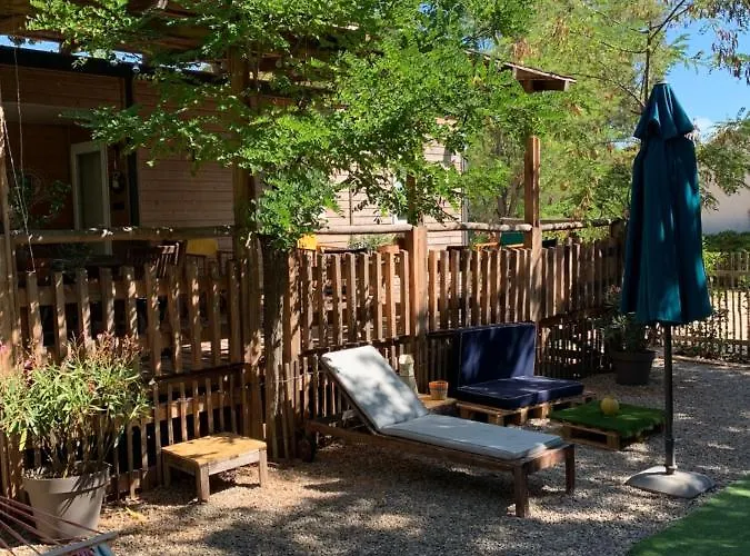 Le Clos Du Bonheur Деревянный коттедж *