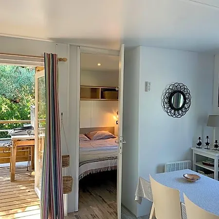 Le Clos Du Bonheur ロッジ